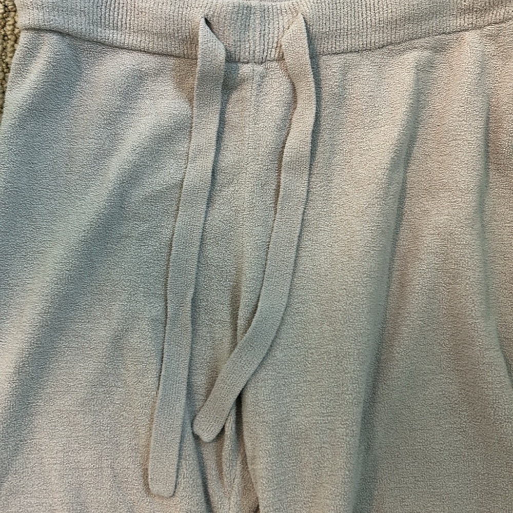 Girls barefoot dreams cozy pants! - Picture 3 of 5